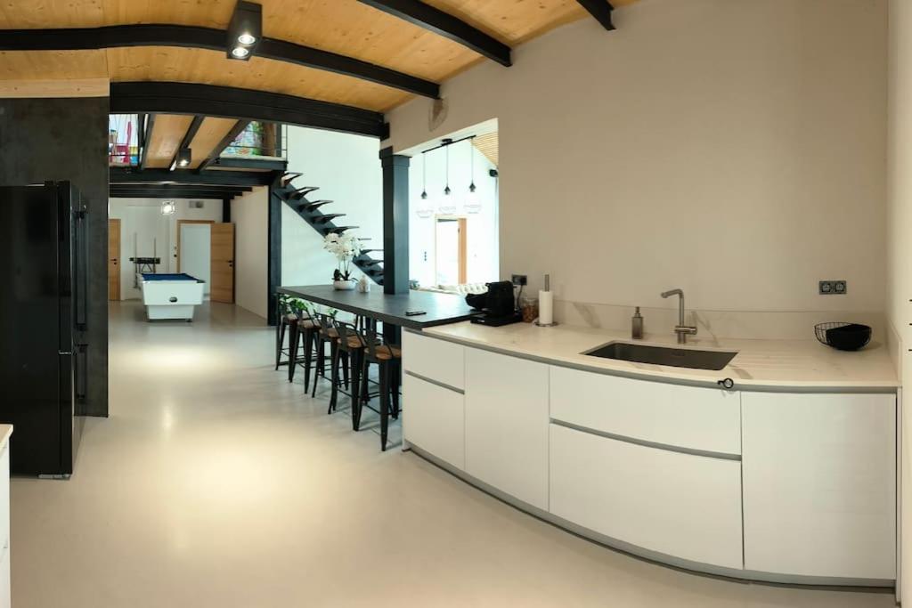 Вилла Industrial Luxury Nimes & Arles Бокер Экстерьер фото